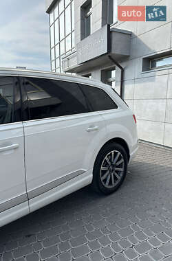 Позашляховик / Кросовер Audi Q7 2016 в 