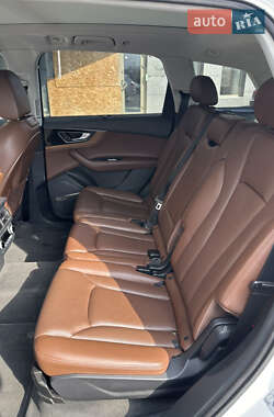 Позашляховик / Кросовер Audi Q7 2016 в 