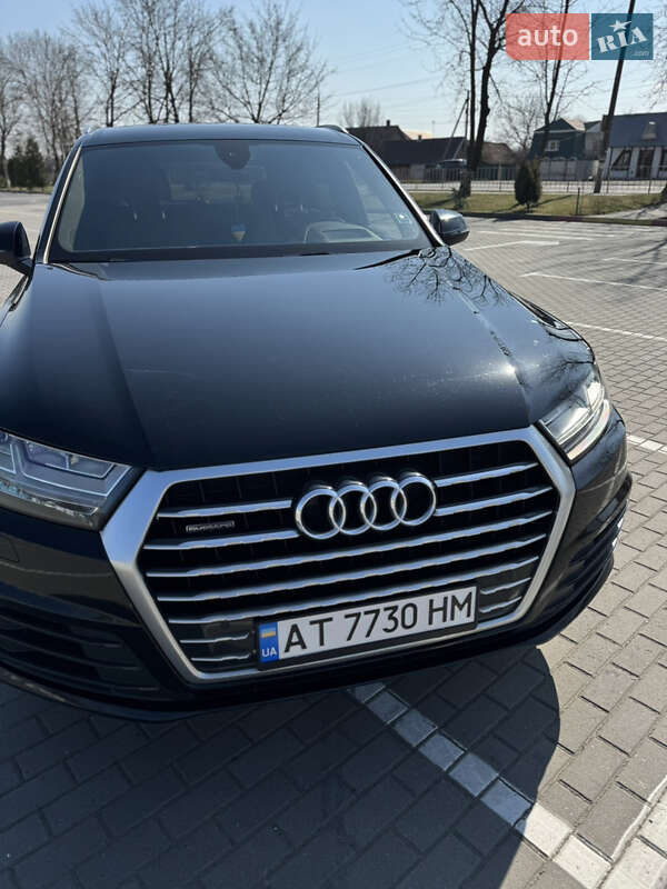 Позашляховик / Кросовер Audi Q7 2017 в 