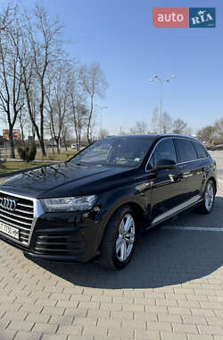 Позашляховик / Кросовер Audi Q7 2017 в 