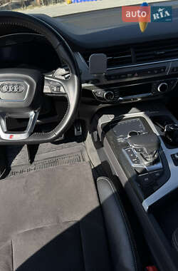 Позашляховик / Кросовер Audi Q7 2017 в 