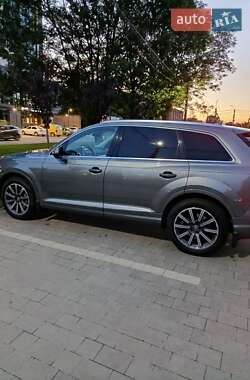 Позашляховик / Кросовер Audi Q7 2015 в Ужгороді