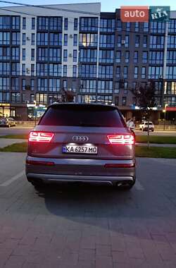Внедорожник / Кроссовер Audi Q7 2015 в 