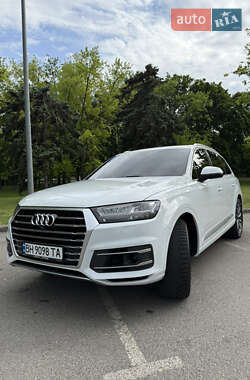 Позашляховик / Кросовер Audi Q7 2016 в 