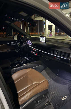Позашляховик / Кросовер Audi Q7 2016 в 