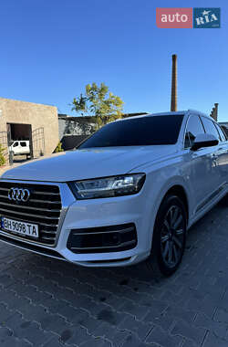 Позашляховик / Кросовер Audi Q7 2016 в 