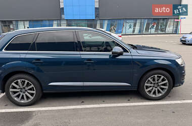Внедорожник / Кроссовер Audi Q7 2017 в 