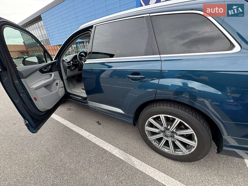 Внедорожник / Кроссовер Audi Q7 2017 в Киеве