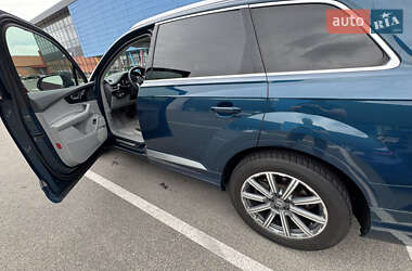 Внедорожник / Кроссовер Audi Q7 2017 в 