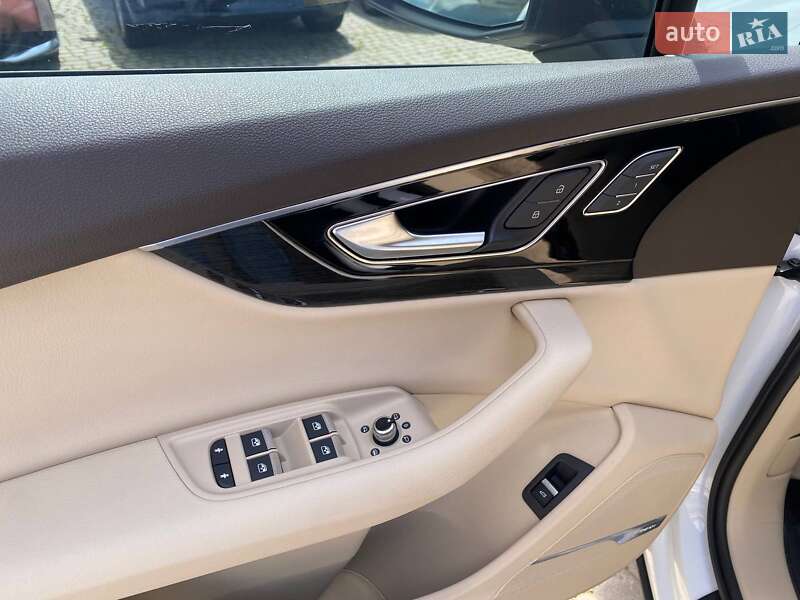 Позашляховик / Кросовер Audi Q7 2017 в Львові