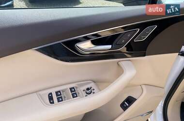 Внедорожник / Кроссовер Audi Q7 2017 в 