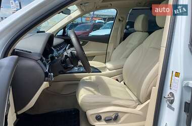 Внедорожник / Кроссовер Audi Q7 2017 в 