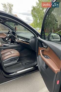 Внедорожник / Кроссовер Audi Q7 2015 в 
