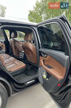 Внедорожник / Кроссовер Audi Q7 2015 в 