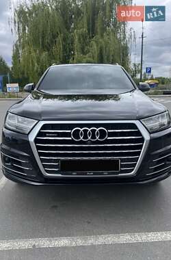 Внедорожник / Кроссовер Audi Q7 2015 в 