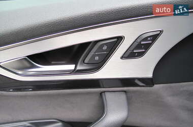 Позашляховик / Кросовер Audi Q7 2015 в 