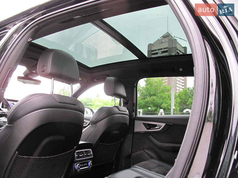 Внедорожник / Кроссовер Audi Q7 2015 в Киеве