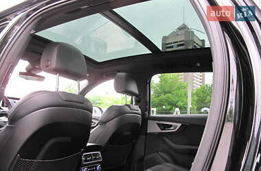 Позашляховик / Кросовер Audi Q7 2015 в 