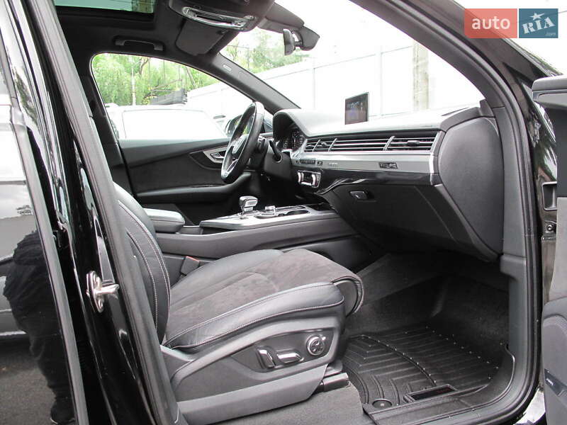 Внедорожник / Кроссовер Audi Q7 2015 в Киеве