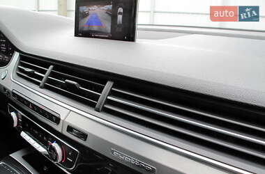 Позашляховик / Кросовер Audi Q7 2015 в 