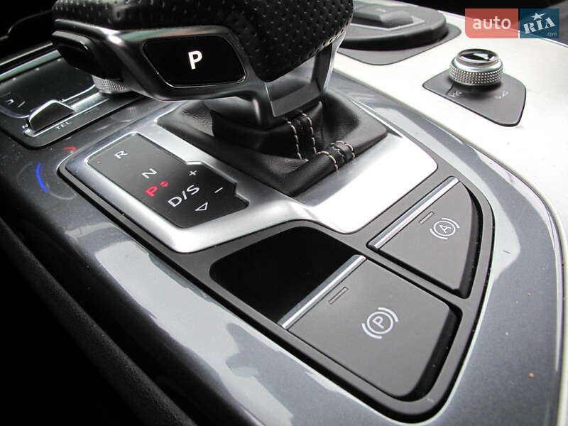 Внедорожник / Кроссовер Audi Q7 2015 в Киеве