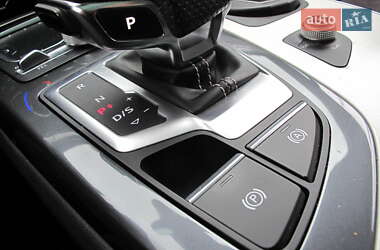 Позашляховик / Кросовер Audi Q7 2015 в 
