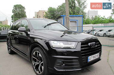 Позашляховик / Кросовер Audi Q7 2015 в 