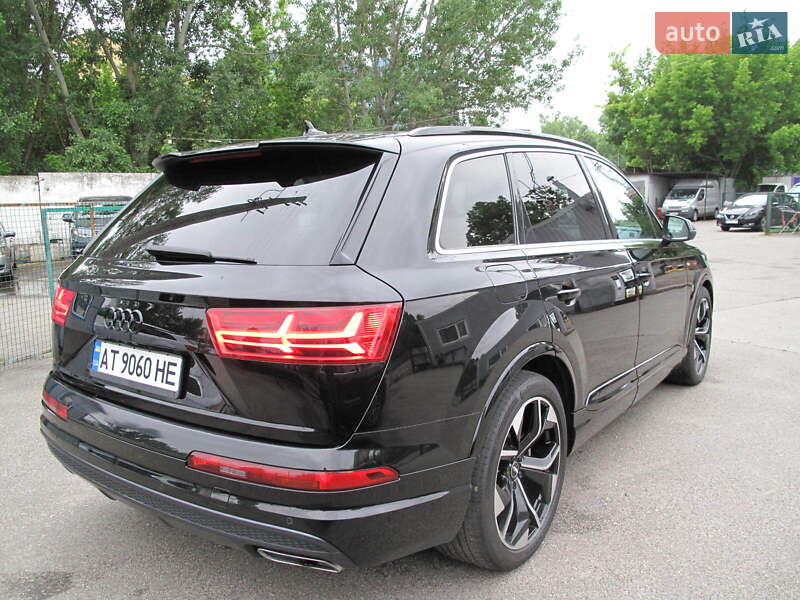 Внедорожник / Кроссовер Audi Q7 2015 в Киеве