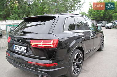 Позашляховик / Кросовер Audi Q7 2015 в 