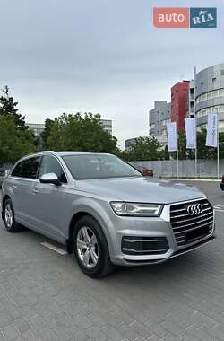 Внедорожник / Кроссовер Audi Q7 2015 в 