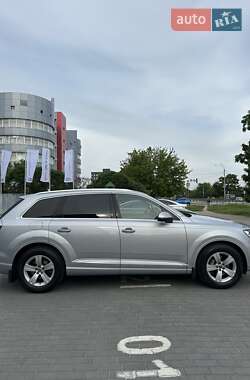 Внедорожник / Кроссовер Audi Q7 2015 в 