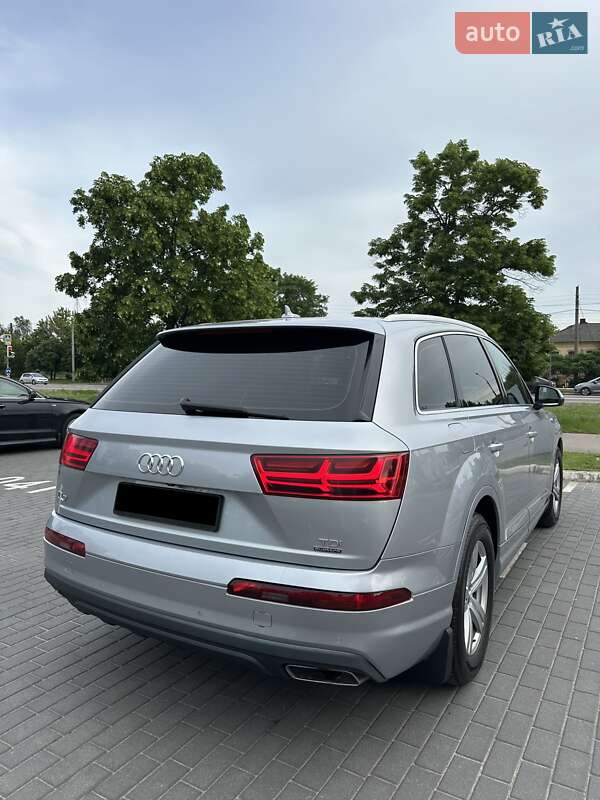 Внедорожник / Кроссовер Audi Q7 2015 в Киеве
