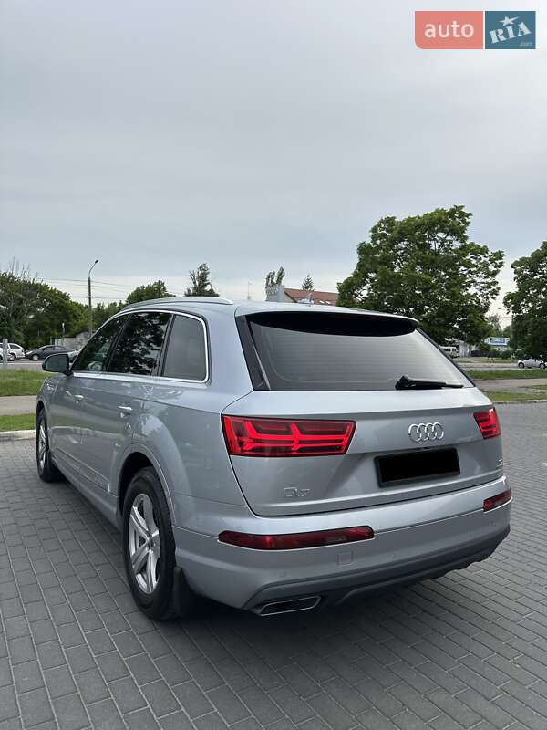 Внедорожник / Кроссовер Audi Q7 2015 в Киеве