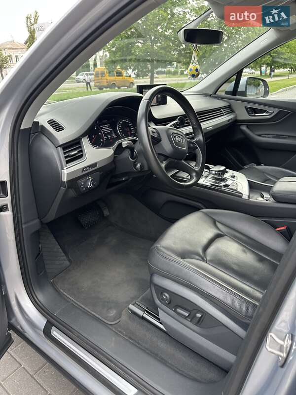 Внедорожник / Кроссовер Audi Q7 2015 в Киеве