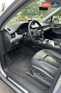 Внедорожник / Кроссовер Audi Q7 2015 в 