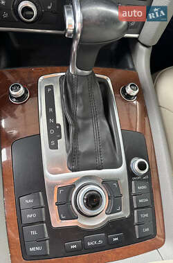 Позашляховик / Кросовер Audi Q7 2012 в 