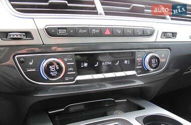 Позашляховик / Кросовер Audi Q7 2015 в 