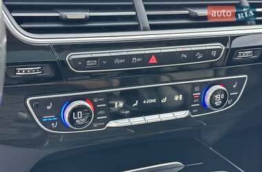 Внедорожник / Кроссовер Audi Q7 2015 в 