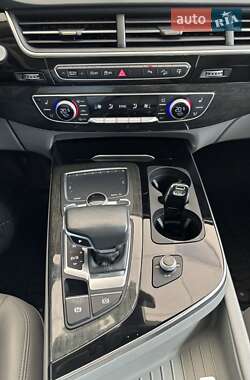 Внедорожник / Кроссовер Audi Q7 2016 в 
