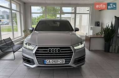 Внедорожник / Кроссовер Audi Q7 2016 в 