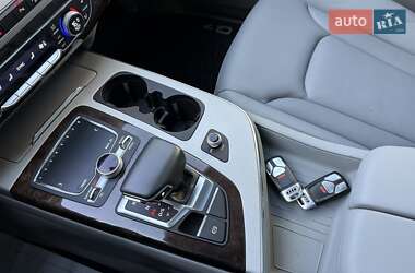 Позашляховик / Кросовер Audi Q7 2019 в 