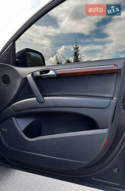 Внедорожник / Кроссовер Audi Q7 2012 в 