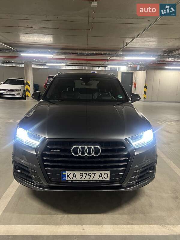 Внедорожник / Кроссовер Audi Q7 2017 в 