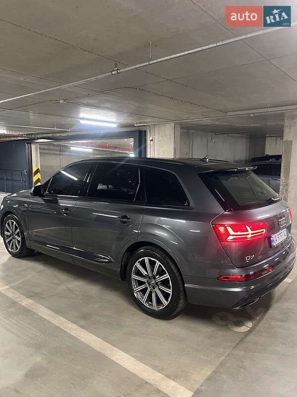 Внедорожник / Кроссовер Audi Q7 2017 в Киеве