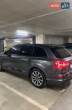 Внедорожник / Кроссовер Audi Q7 2017 в 