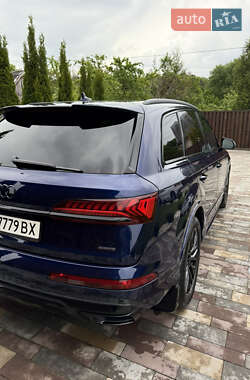 Внедорожник / Кроссовер Audi Q7 2021 в 