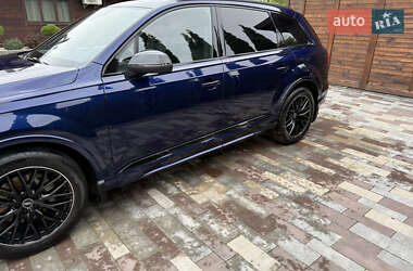 Внедорожник / Кроссовер Audi Q7 2021 в 
