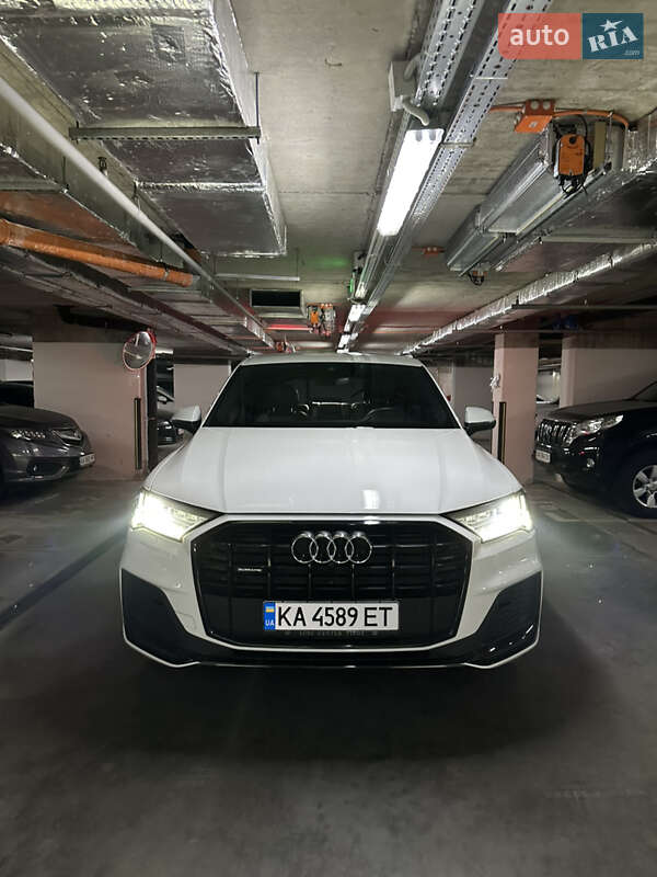 Внедорожник / Кроссовер Audi Q7 2021 в 