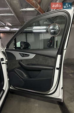 Внедорожник / Кроссовер Audi Q7 2021 в 