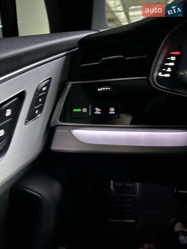 Позашляховик / Кросовер Audi Q7 2021 в Києві